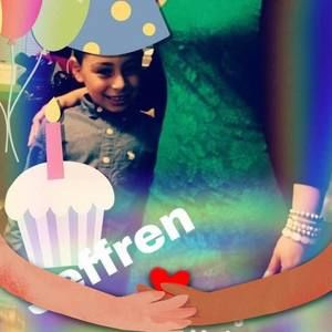 Meet your Posher, Debora